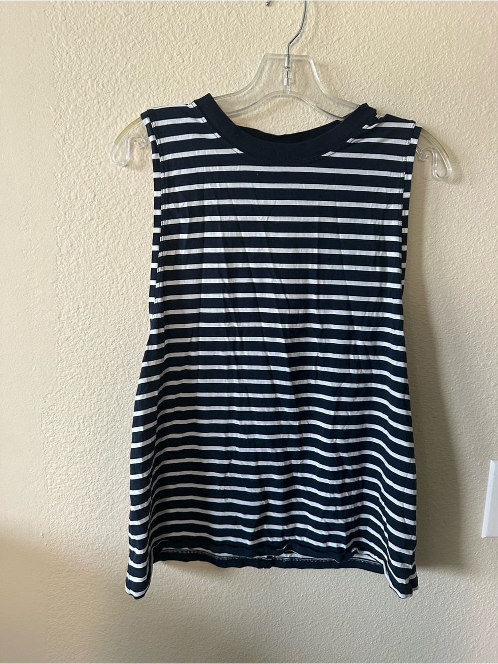 Lululemon Women’s Navy and White Striped Sleeveless Top size 2/ NWOT 1418